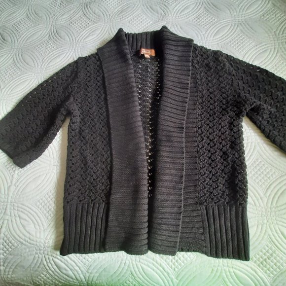Jessica  sweater/shrug/bolero jacket. Black.  Short sleeve.size M. - Picture 3 of 16